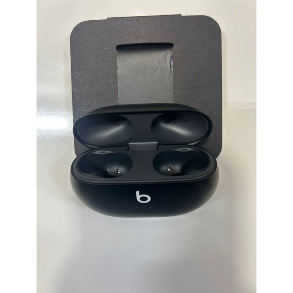 OEM Beats studio buds replacement case only - Picture 4 of 4
